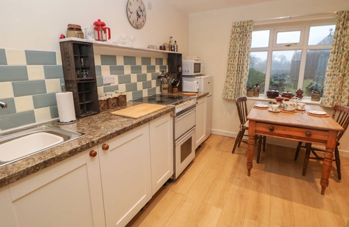 Quarnford Cottage | THE NETTY, pet friendly, with a garden in Buxton