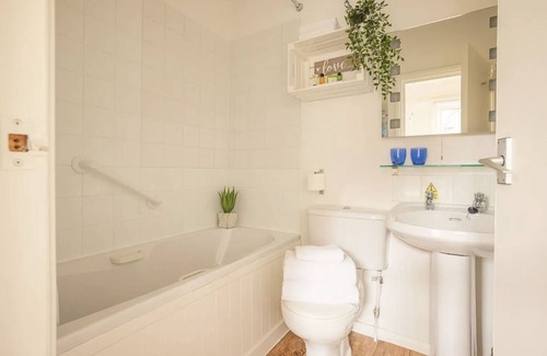 Eastbourne Bed & Breakfast | The New England
