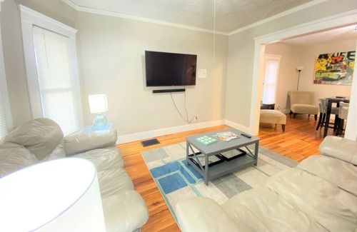 East Shore House | The New Haven Suite 3 Bedroom Near Beach100% sanitized