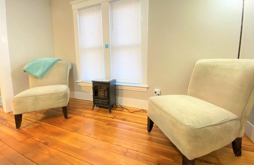 East Shore House | The New Haven Suite 3 Bedroom Near Beach100% sanitized