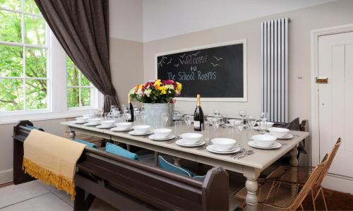 Box Apartment | The New School Rooms - Beautiful, Georgian Apartment with Private Heated Pool and Hot Tub Sleeps 12 with Wifi and Parking near Bath