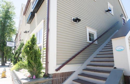 Yachting Village Apartment | The Newport Lofts - 543 Thames Street
