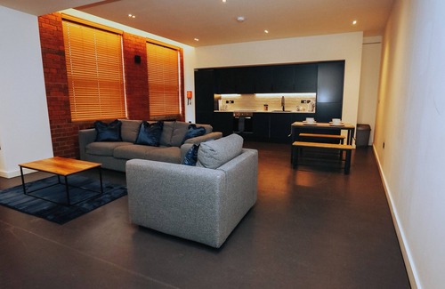 Sheffield Apartment | The Nichols Building Spacious 3-Bedroom Apartment