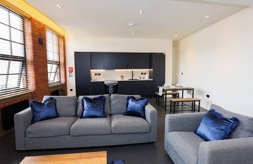 Sheffield Apartment | The Nichols Building Spacious 3-Bedroom Apartment