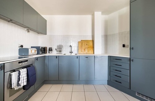 Nine Elms Apartment | The Nine Elms Lane Arms - Stunning Bright 2 Bdr