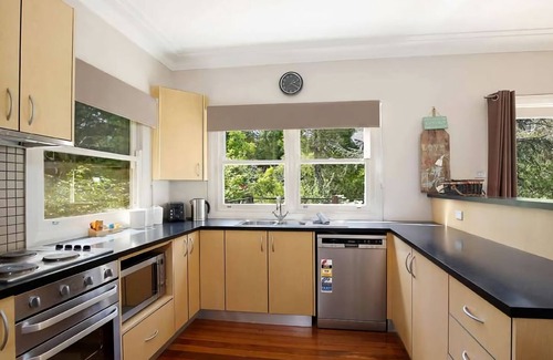 Blackheath House | The Nineteenth | Golfers dream close to 18th and 19th hole