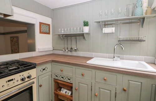Leek House | THE NOOK, family friendly, character holiday cottage in Leek