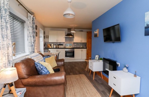 North Sunderland Cottage | THE NOOK, pet friendly, with a garden in Seahouses