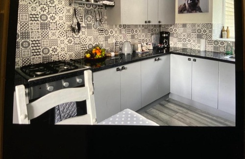 Kington House | The nook sleeps 9 with hot tub