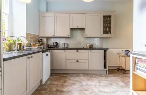 Wroughton House | The North Wing of Wroughton Country Retreatnn