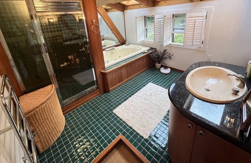 Wardsboro House | “The Northern Quarters” with Huge Pool & Hot Tub