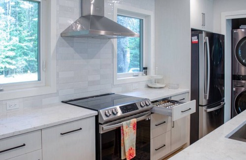 Kawartha Lakes House | The Nottage-4BR, AC, Pet-friendly, Unlimited Wifi!