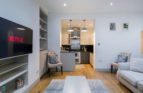 Pembridge Apartment | The Notting Hill Residence - 2BR Stylish Apartment