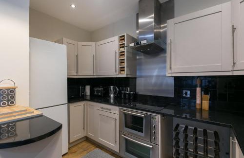Pembridge Apartment | The Notting Hill Residence - 2 BR Apartment Close to Hyde Park