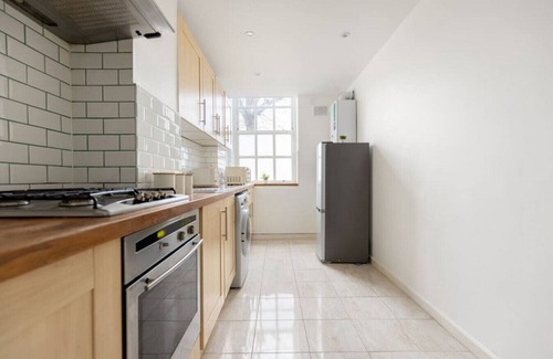 St. Helen's Apartment | The Notting Hill Villas