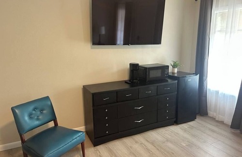 Barksdale Apartment | The Nueces River Retreat - Room #2