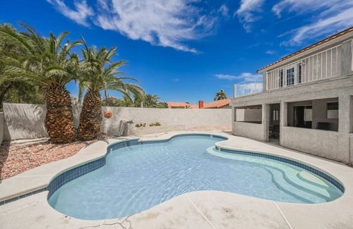 Green Valley North House | The Nuevo Luxe Villa