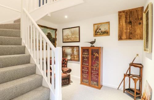 Wymondham Apartment | The Oak Room - Windmill Country Retreats