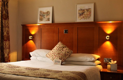 Burniston Hotel | The Oak Wheel Pub