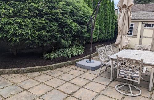 Jamestown Bed & Breakfast | The Oaks B&B Hotel and Spiritual Center