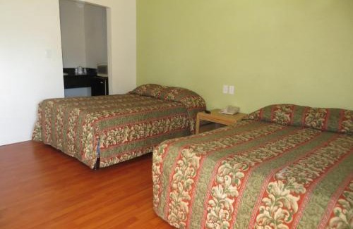 Dimond Hotel | The Oaks Motel