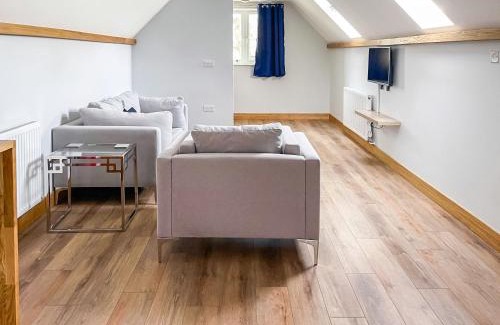 Child Okeford House | The Oaks - Uk33998