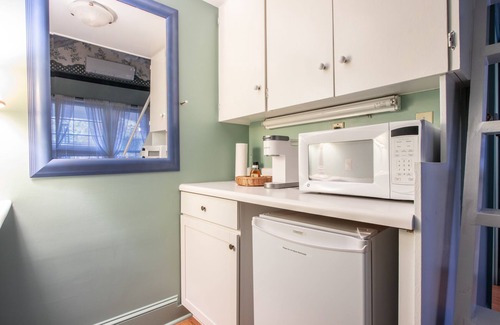 Christiansburg Bed & Breakfast | The Oaks Victorian Inn