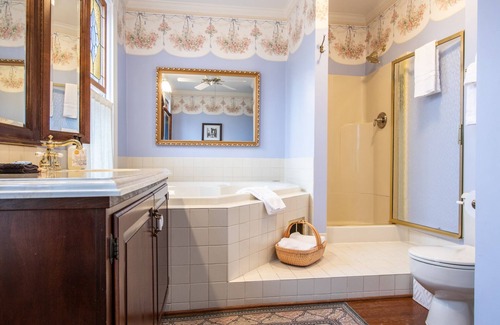 Christiansburg Bed & Breakfast | The Oaks Victorian Inn