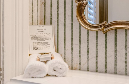 Christiansburg Bed & Breakfast | The Oaks Victorian Inn