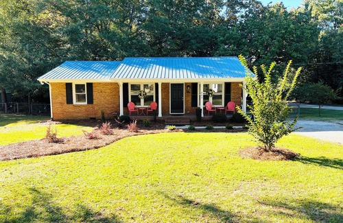 Buies Creek House | The Oasis. Cozy 3-bed house 1 mile to Campbell University. WiFi