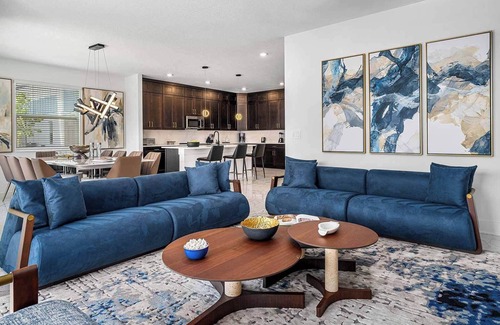 Florida Center House | The Oasis | NEW Villa Near Parks w Toy Theme BR, Luxe LR/DR, Full Kitchen & Pool