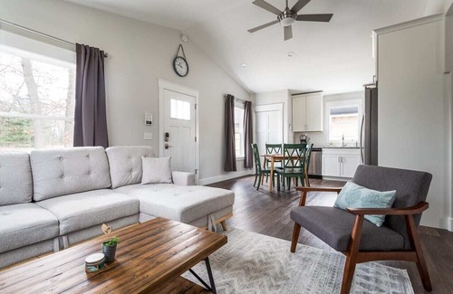 Traverse City House | The Oasis on Parsons | Close to Downtown Traverse City | Hot tub | Dog Friendly