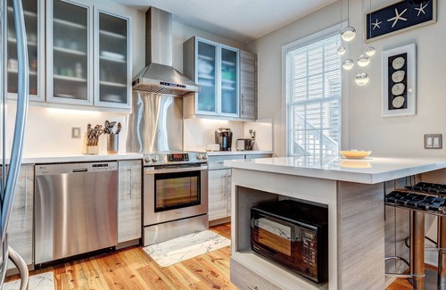 Key West Historic District Condo | The Oasis: Stylishly Updated 1BR Home Convenient to Duval St & Beaches, Shared Pool & Pet-Friendly!