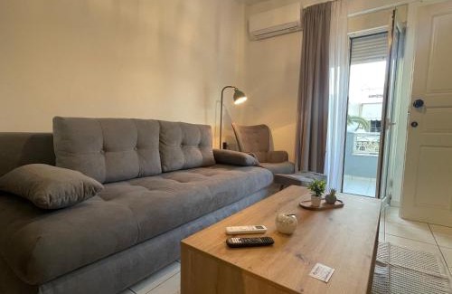 Nea Alikarnassos Apartment | The Obsidian Suite , next to Heraklion Airport