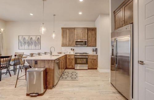 Santa Clara House | The Ocotillo 10 Tropical Pool Splash Pad Pickle Ball Sleeps 15