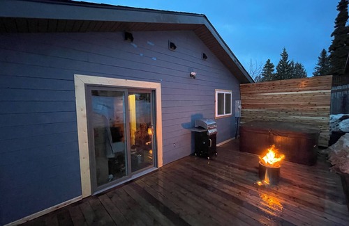 Sand Lake House | The Octopus Den! Cozy 3bd 2bth sleeps 8!