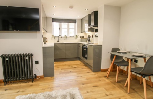 Coalbrookdale House | THE OFFICE, romantic, with a garden in Ironbridge