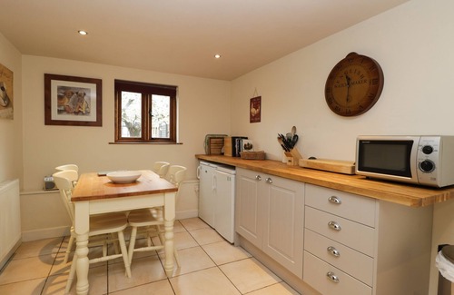 Westbrook Court Cottage | THE OLD BARN, pet friendly, character holiday cottage in Eardisley