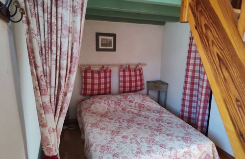 Querigut House | The old barn: The Bear House