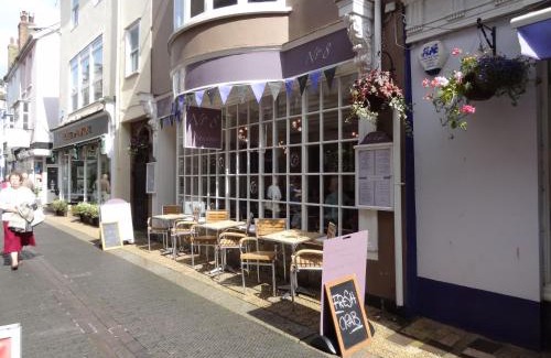 Dartmouth Bed & Breakfast | The Old Brasserie & Rooms @ no.8