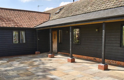 Halstead House | THE OLD CARTLODGE, family friendly, with a garden in Castle Hedingham