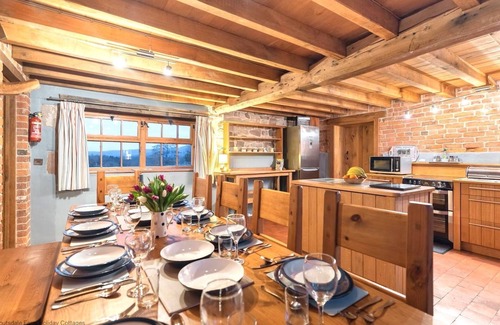 Leek Cottage | The Old Cartshed - AWARD WINNING Eco conversion ,sleeps 10, Peak District views SC