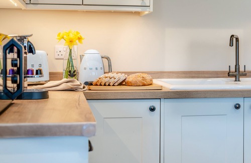 Fivelanes House | The Old Cattle Shed - Two Bedroom House, Sleeps 4