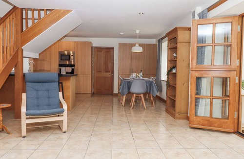 Liverton Cottage | THE OLD COACH HOUSE, pet friendly, with open fire in Bovey Tracey