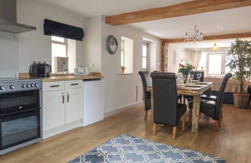 Mappleton Cottage | THE OLD COACH HOUSE AT THE VICARAGE, pet friendly in Hornsea