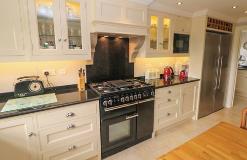 Sheen Cottage | THE OLD COACH HOUSE, pet friendly, with a garden in Hartington