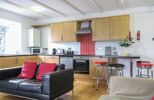 Borth-y-Gest Cottage | THE OLD CORNHILL, pet friendly, with a garden in Porthmadog