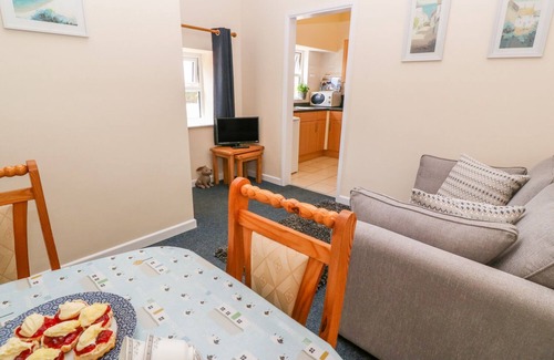 Mabe Cottage | THE OLD COWS HOUSE, pet friendly, with a garden in Helston