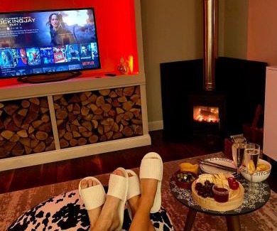 Cupar Apartment | The Old Dairy - Cosy Country Cottage with Hot Tub & Log Burner