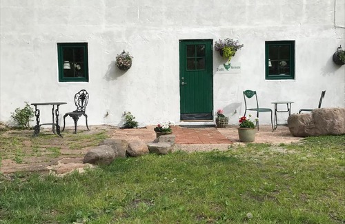 Tollarp Bed & Breakfast | The Old Henhouse